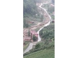 Yeşilyurt’ta da sel böyle gelmiş