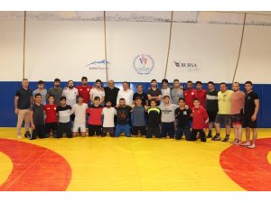 Uysal’dan güreşçilere ziyaret