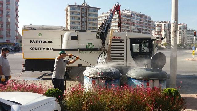 Meram’da çöp konteynerleri dezenfekte oluyor