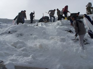 Cula Deliği'ne kar depolandı
