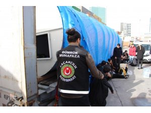Mersin’de bir tırda 20 göçmen yakalandı