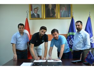 Furkan Dur sözleşme yeniledi