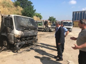 Keşan Belediyesinin çöp kamyonları yakıldı