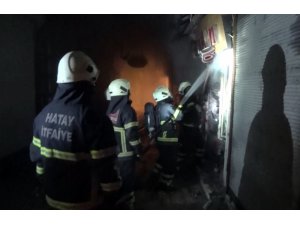 Tarihi Uzun Çarşı’da korkutan yangın