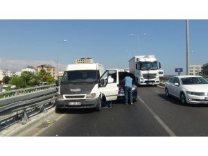 Manavgat’ta otomobil bariyere çarptı: 1 yaralı
