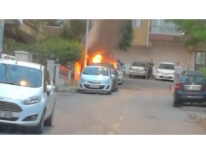 Park halindeki otomobil kundaklandı