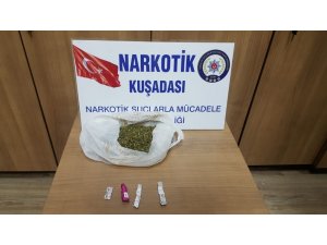 Uyuşturucuyu müzik seti ve gözlük kılıfına saklamış