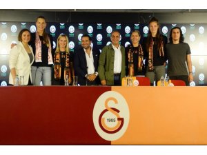Galatasaray Kadın Voleybol Takımı’ndan 4 imza