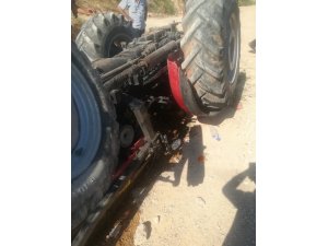 Devrilen traktörün altında kalan kadın hayatını kaybetti