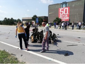 Ortadan ikiye ayrılan otomobilde ölen 2 kişinin kimlikleri belli oldu