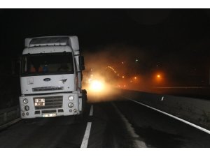 Otomobil Hidroklorik asit yüklü tıra çarptı