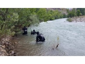 Munzur’a düşen genci profesyonel ekipler arıyor