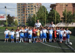 Kaleci Ebrar’dan Eskişehirspor yaz okuluna ziyaret