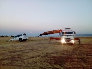 El frenini çekmeyi unuttu, cip sulama kanalına girdi