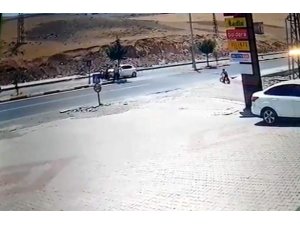 Otomobil motosiklete arkadan çarpı: 2 yaralı