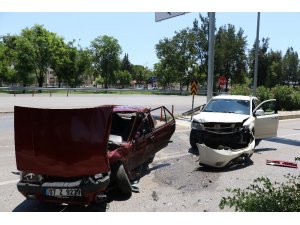 Lüks cip ile çarpışan otomobil kullanılamaz hale geldi