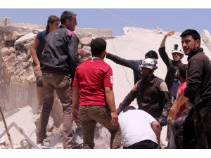 İdlib'e hava saldırıları sürüyor: 5 ölü