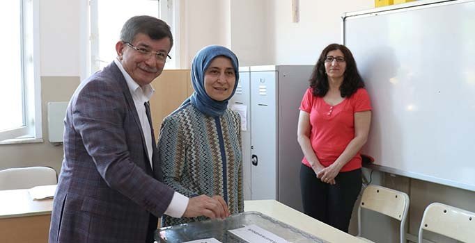 Ahmet Davutoğlu, oyunu kullandı