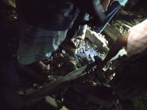 Bangladeş’te yolcu treni nehre düştü