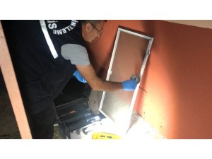 - Hırsızın iş kazası...Hırsızlığa geldi, bilgisayarı düşürüp kaçtı