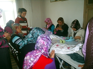 Elde kurdele işi kursu açıldı