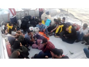 Lastik botta 39 göçmen yakalandı