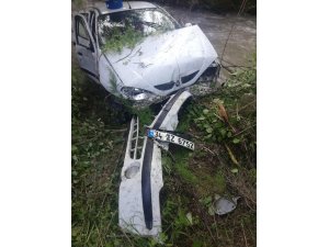 Yoldan çıkan otomobil dereye uçtu: 3’ü çocuk 6 yaralı