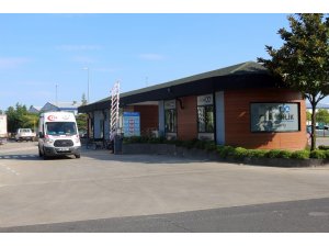 Fabrika işçisi elini makineye kaptırdı