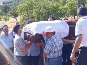 Kazada hayatını kaybeden 3 kişi son yolculuğuna uğurlandı