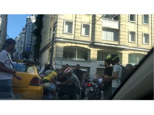 Taksim’de taksicinin ihmali engelli adamı yaralıyordu