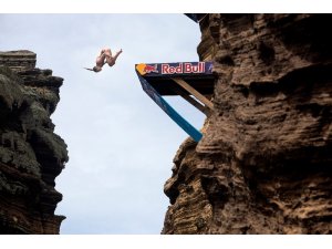Red Bull Cliff Diving Portekiz’de nefesleri kesti