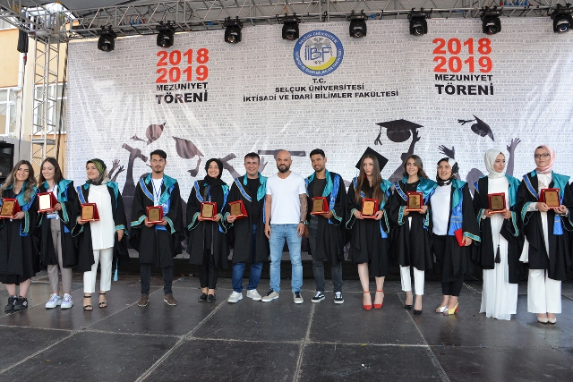 SÜ İİBF’de mezuniyet coşkusu