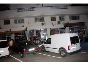 Komşuları, makinenin başında göremediği terziyi asma katta ölü halde buldu