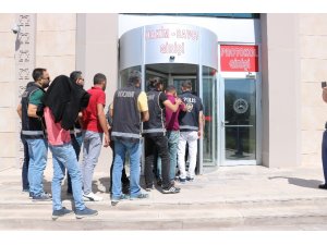 Niğde’de oto ekspertizli dolandırıcılık zanlıları adliyeye sevk edildi