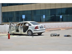 Alev alan otomobilin içerisinde kilitli kalan engelli ağır yaralandı