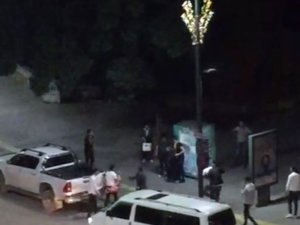 2 kişinin yaralandığı bıçaklı kavga kameralara yansıdı