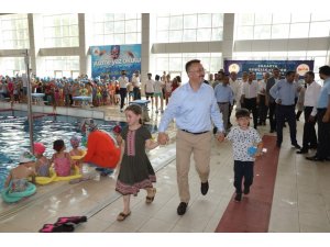 Gençler mutluluğa kulaç attılar