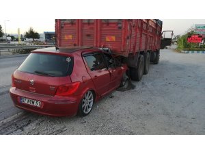 Uyuyan şoför, kamyonun altına girdi