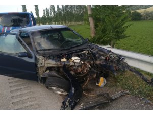 Sungurlu’da iki otomobil çarpıştı : 3 yaralı