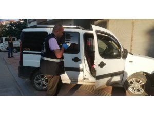 Park halindeki araçtan 7 bin 500 lira para çalındı