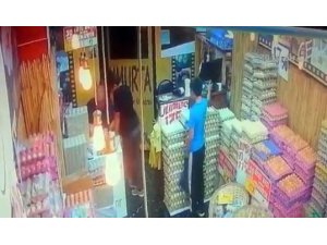 Sadaka kutusu hırsızları kamerada