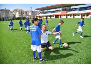 Futbol okuluna kayıtlar devam ediyor