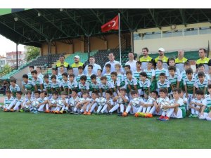 Akhisarlı çocuklar tatillerini sporla değerlendiriyor