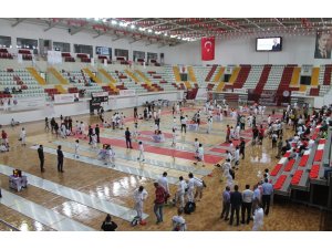 Eskrim Türkiye Şampiyonası Sivas’ta başladı