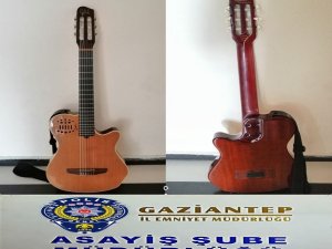 Otomobildeki gitarı çalan hırsız tutuklandı