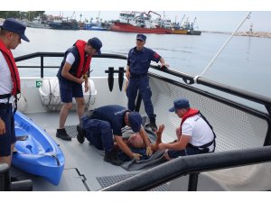 Kanoyla açıldığı denizde fenalaşan kişi kurtarıldı