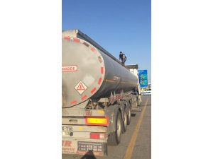 İzmir’de yaklaşık 33 ton kaçak akaryakıt ele geçirildi