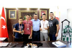 Muay Thai sporcuları Erzincan’dan madalyayla döndü