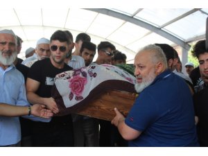 Feci kazada hayatını kaybeden anne ve kızı son yolculuğuna uğurlandı