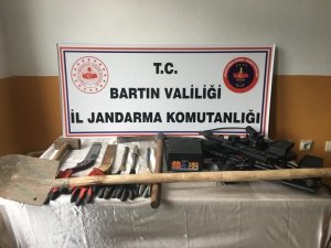 Kaçak kazı yaparken suçüstü yakalandılar
